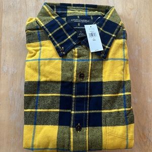 New Mens Banana Republic large untucked flannel University of Michigan colors
